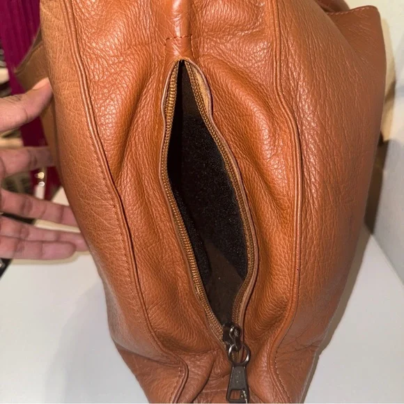 Browning Lockable Concealed-Carry Leather Purse - Picture 11 of 16